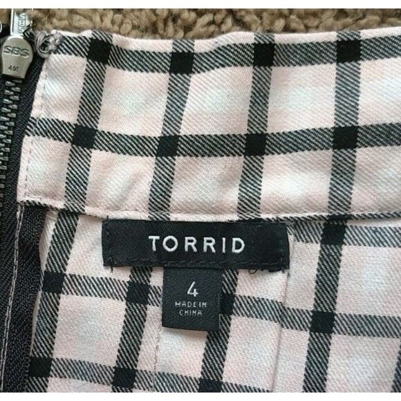 Torrid Skater Skate High Waisted Size 4 4X Pleated Plaid Light Pink Black Gyaru - Picture 5 of 8